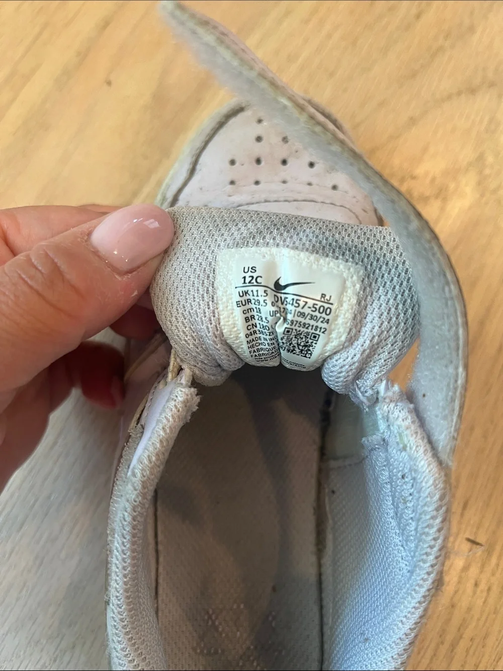 Nike Kids Velcro Sneakers in Pale Pink and White